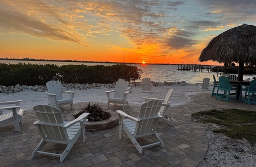 Englewood Cottage | Stunning Lemon Bay Water & Sunset Facing Home! Water view from every window!