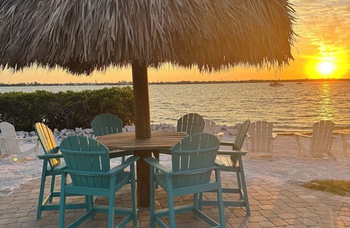 Englewood Cottage | Stunning Lemon Bay Water & Sunset Facing Home! Water view from every window!