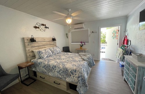 Golden Beach Apartment | Venice Island's Paradise By The Sea