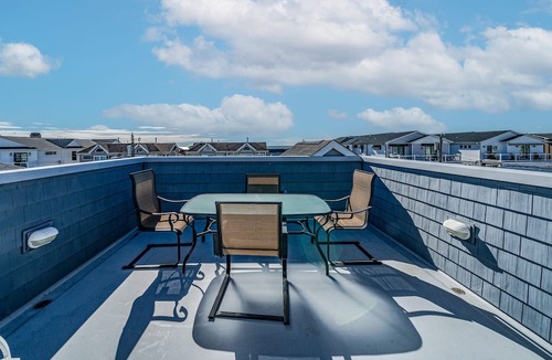 Gold Coast Condo | Rooftop Deck, Ocean Views & Elevator: Huge Home 6BR/4.5BA. Steps from beach!