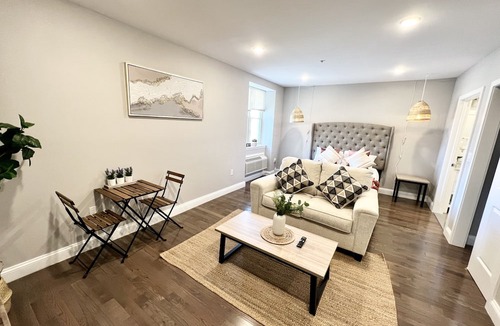 Logan Square Apartment | 302 Comfy Cabin 1BR apartment in center city of Philadelphia . Pet-Friendly!