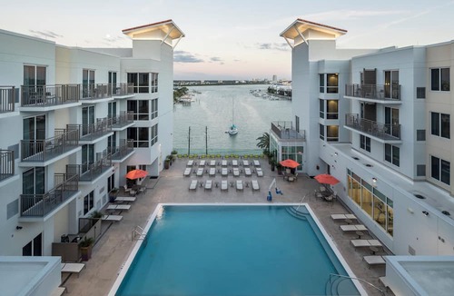 Clearwater Beach Hotel | 2 Pet-friendly Units, Outdoor Pool, Comes with Free Breakfast!