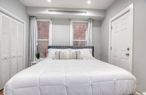 Kingsbridge Apartment | Elegant 2BR Modern Oasis Brand-New Build, Luxe Touches & Lightning-Fast WiFi, AC