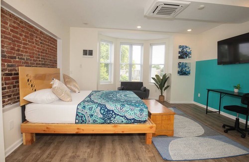 North Philadelphia West Apartment | Diamond Suites Philadelphia Center