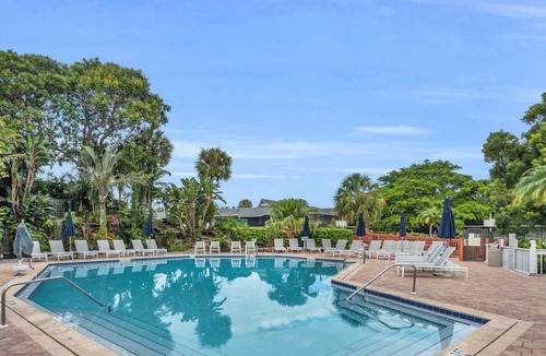 Park Shore Condo | F-338 -Beautiful Resort and Sunset Views!