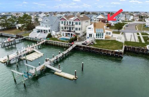 Brigantine House | Bay front Sunsets in Brigantine - Boat Dock & Deck