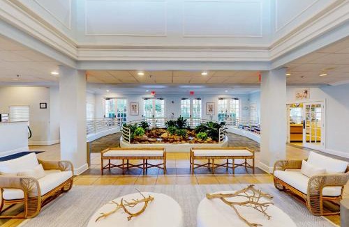 Bahama Bay House | 3rd floor condo w restaurant tennis court basketball court pools sauna