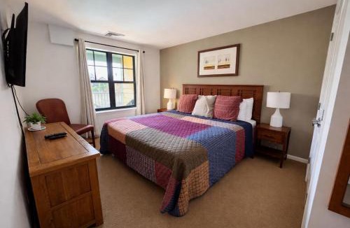 Vernon Apartment | Walk to Waterpark Balcony Mtn Front Views Pool Hot Tub 312