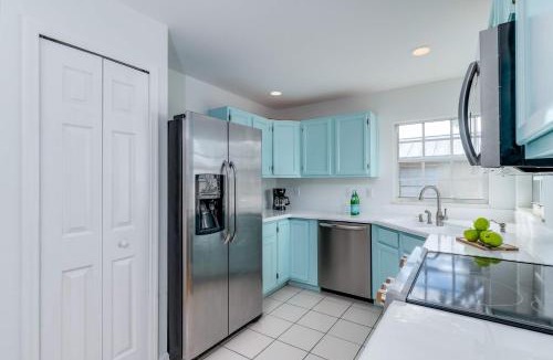 Vero Beach South House | 5 Mi to Beach Game Room with Karaoke Grill