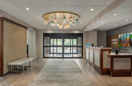 Temple Crest Hotel | Hampton Inn & Suites by Hilton Tampa Busch Gardens Area