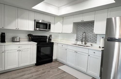 Grove City Apartment | Sunsets, Seafood, and Serenity Pet - Boat Friendly