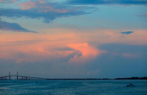 Pinellas Point Hotel | SkyBeach Resort