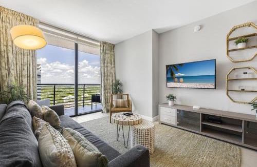 Doral Apartment | Modern Doral Condo w Free Parking