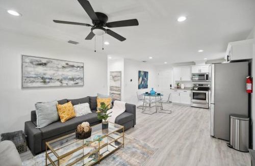 Sulphur Springs Apartment | Stylish in heart of Tampa 2bed 2bath Close to YBOR