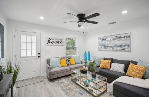 Sulphur Springs Apartment | Stylish in heart of Tampa 2bed 2bath Close to YBOR
