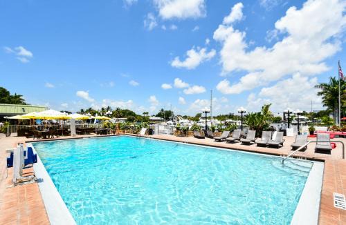 Trailer Estates Apartment | Sarasota Cay Club #612 - Heated Pool, Bunk Beds, Huge TV, Tiki Bar, More!