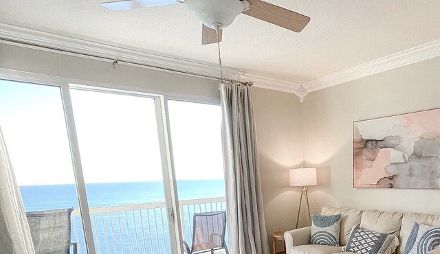 🏝Updated BEACHFRONT Condo - Beach Chair Service Included (Mar-Oct) Sleeps 6!🏖