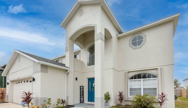 Getaway & Comfy House w/ Pool!