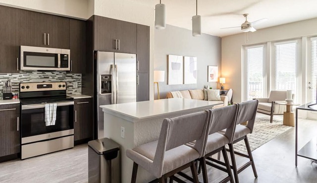 Modern Apartment in Prime Location (ID8690X07)