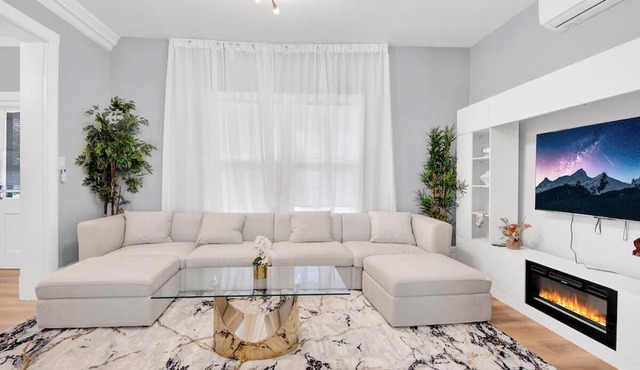 Luxury 3BR Family Home Game Room Parking