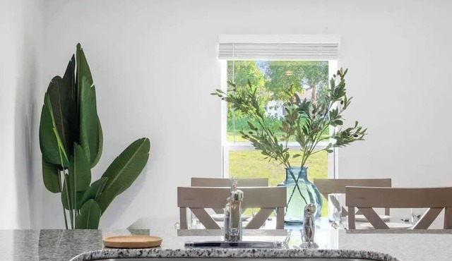Springhill Retreat! 3 Bed, 2 Bath!