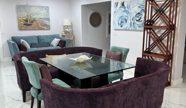 Fabulous 5-bedroom house in Lake Worth Beach next to lake fishing
