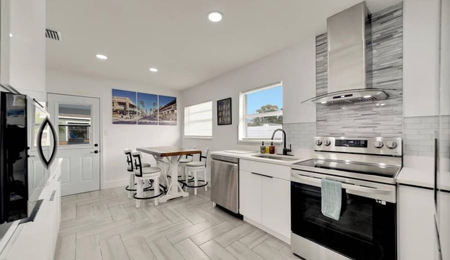 Relaxing AF Tampa Home with Hot Tub, Outside Fun, and TVs in every room!