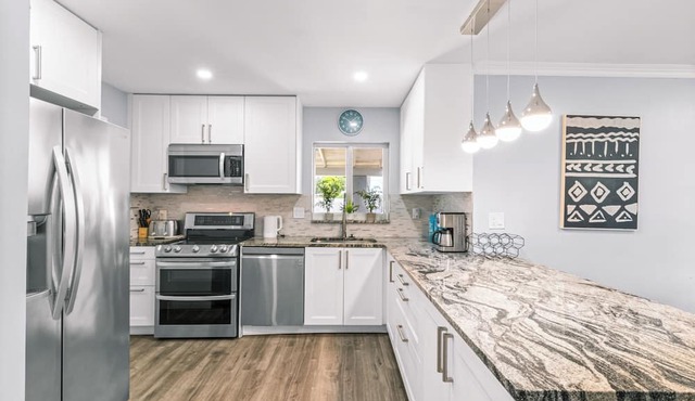 4-bedroom house in a Fantastic Tropical Escape Haven in Hollywood