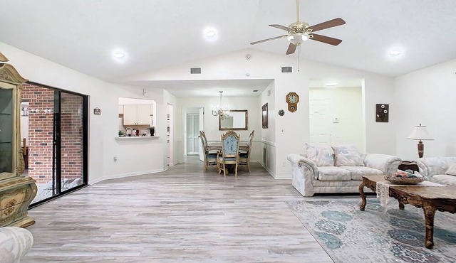 Beautiful Spacious 4 BRs Brick Villa-Pet Friendly
