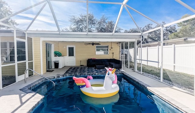 The Lemon Drop - Saltwater Heated Pool Home by Downtown SRQ & Beaches!