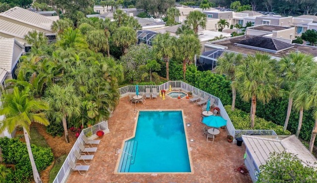 Chanteclair Maisonettes in Pelican Bay