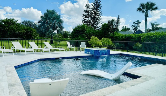 Masters Modern Art House—Heated Pool & Game Room