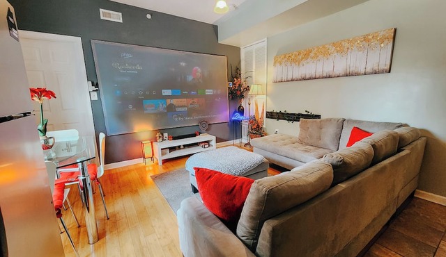 KingDreams/King Beds/Sleep 12/120" Projector