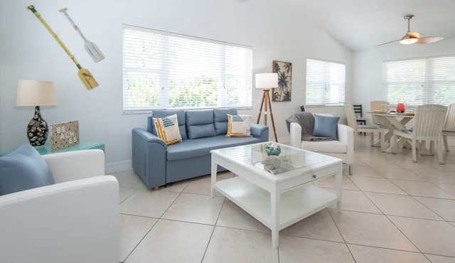 Steps to Surfer's Paradise - Family Beach Condo