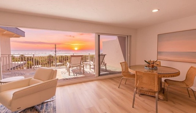 Gertrude's Siesta | Oceanview Penthouse | 1 min walk to Beach Path + Huge Terrace!
