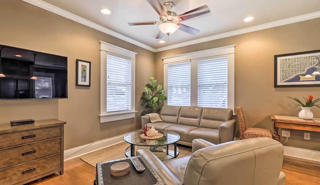 Hyde Park Luxury Studio w/Prime Location!