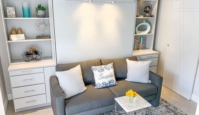Seaside Escape/Luxury Unit/Walk to Beach