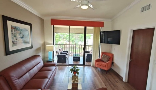 Spacious Lakeview Condo Near IMG & Anna Maria Beaches w/Lanai, Pools & Hot Tubs