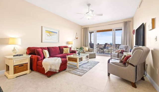 Waterfront Breeze Condo - Pool - Water views