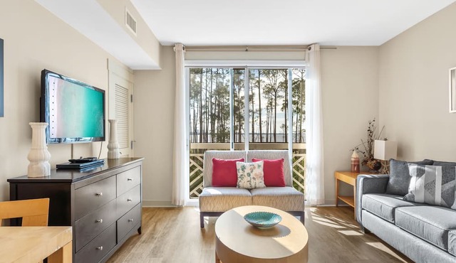 Bayside ~ Community Pool ~ Spacious Balcony