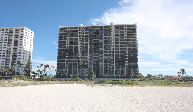 Beachfront End Unit, Pool, Hot Tub, Tennis, Grill, Free Wi-Fi & Cable, W/D ~ 1208 Lighthouse Towers