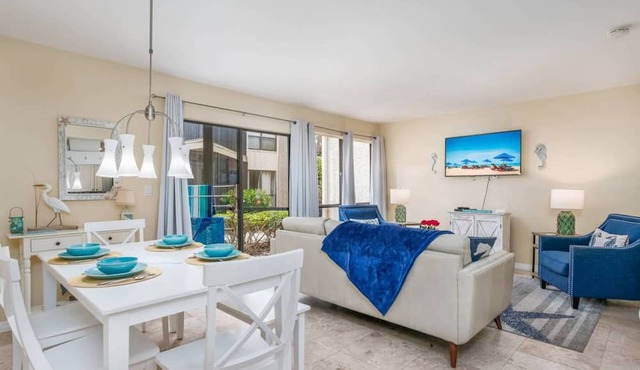 Heated Pool & Private Lanai in Tropical Siesta Key. Just 30 Feet from the Intracoastal!