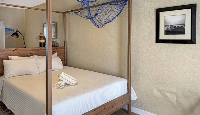 Spacious corner unit on Pass-A-Grille Beach. Beach access Heated pool. Next to restaurants and shops
