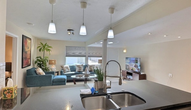 Spacious Renovated 1 Bedroom Siesta Key Beachside Vacation Rental Getaway