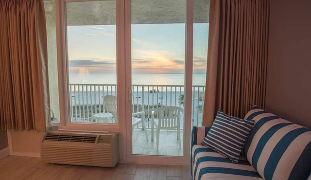 Escape to Romantic 4th Floor Beachfront Stateroom with Beach View: Beach, Pool, Tiki Bar, Grills