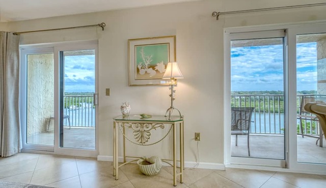 Spectacular Views & Endless Views! (Bldg. Construction-See Descrpt)