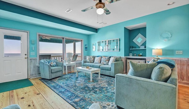 4BR/4Bth Direct Oceanfront,House,Covered Porch and fireplace!