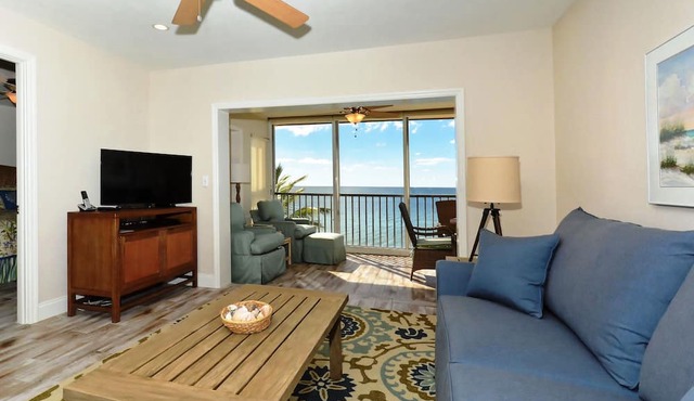 Siesta Key - Gulf-Front Retreat - 2 BR – Free Boat Docks - Upscale