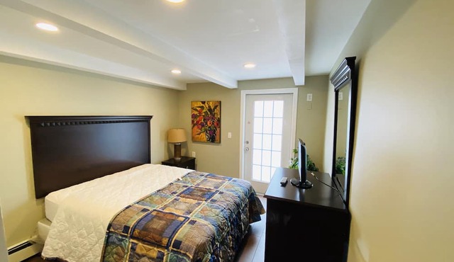VRBO PREMIER HOST LISTING - 2 BR BEACH SUITE - TWO POOLS. Full Kit & Liv Rm