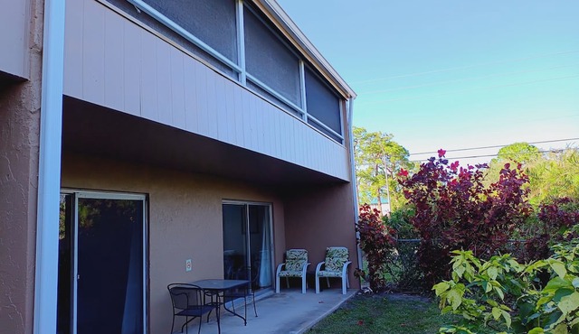Sarasota Near Siesta Key. 2 Brs with King beds, Patio, 1st floor. Large Patio.
